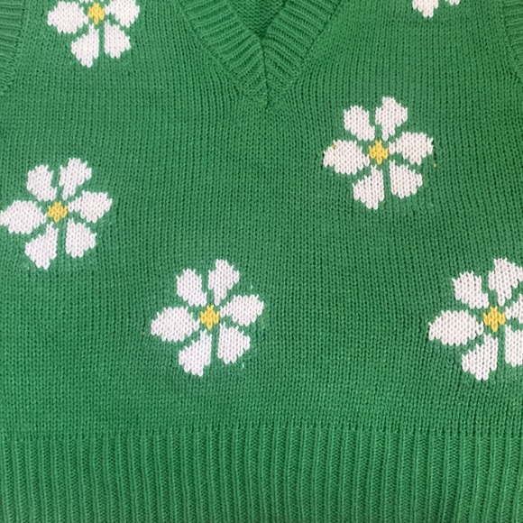 Just Polly Green Daisy Print Sweater Vest - Picture 5 of 10